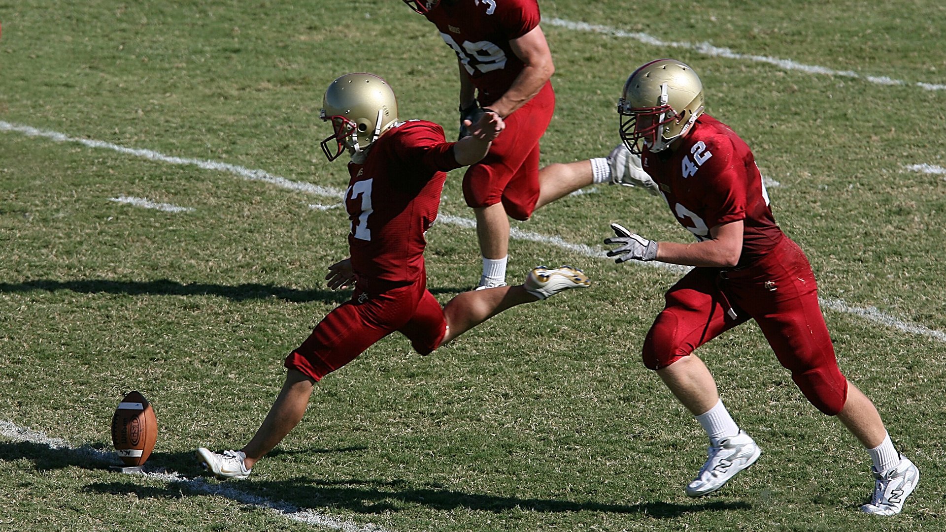 李恩：全黑队中场的“无声指挥官”，默默撑起全队攻防转换